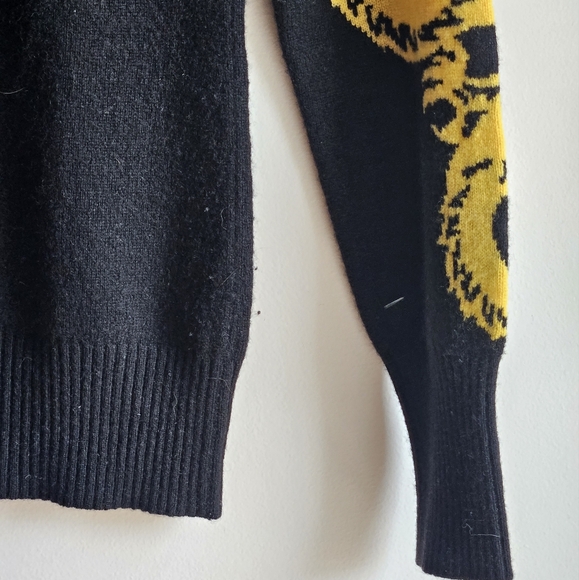 C3 Cashmere Black Sweater with Yellow Dragon Sleeve Design in Women's M - Picture 2 of 10